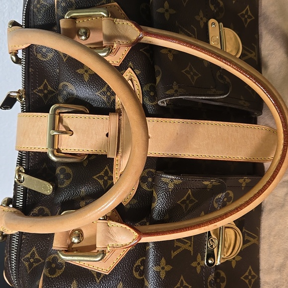 Louis Vuitton Monogram Manhattan GM - Picture 11 of 17